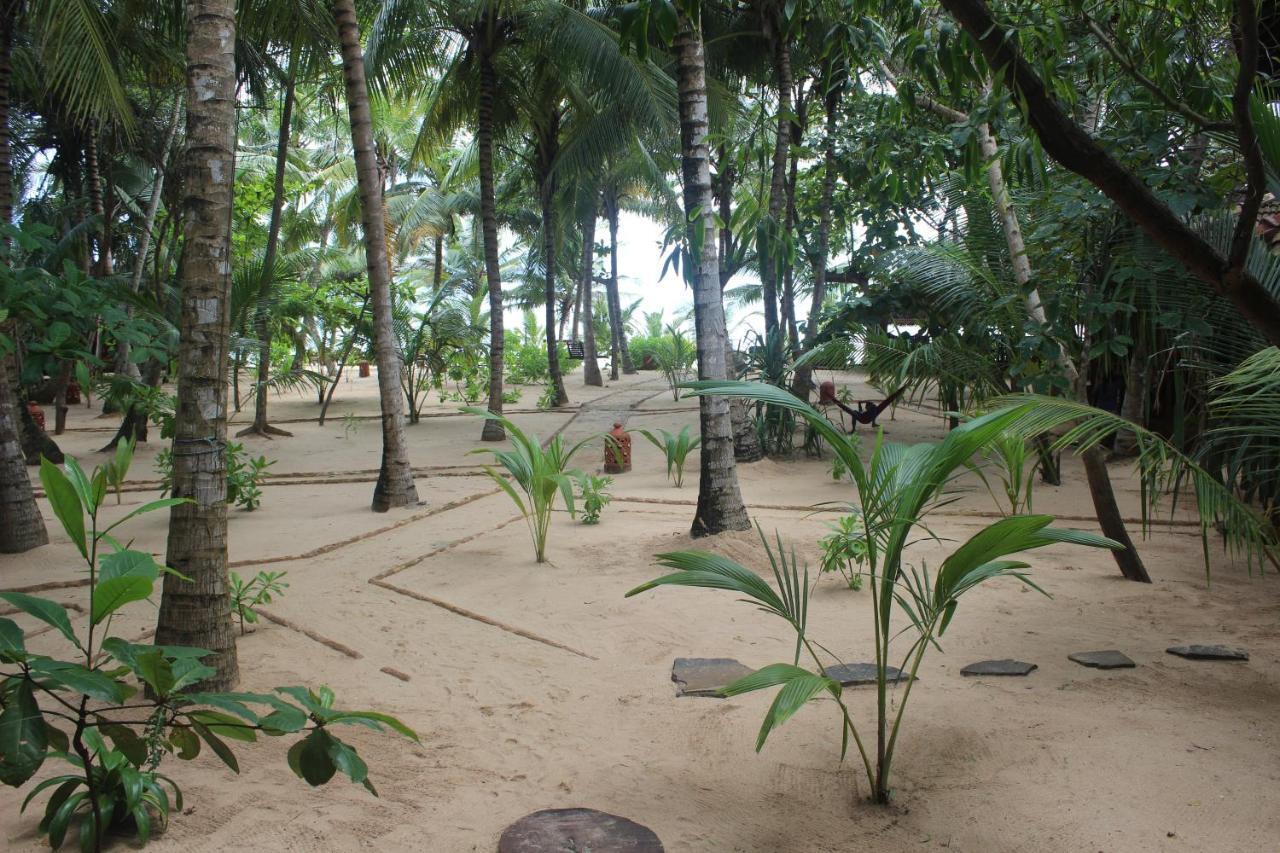 Ganesh Garden Beach Cabanas Tangalle Esterno foto